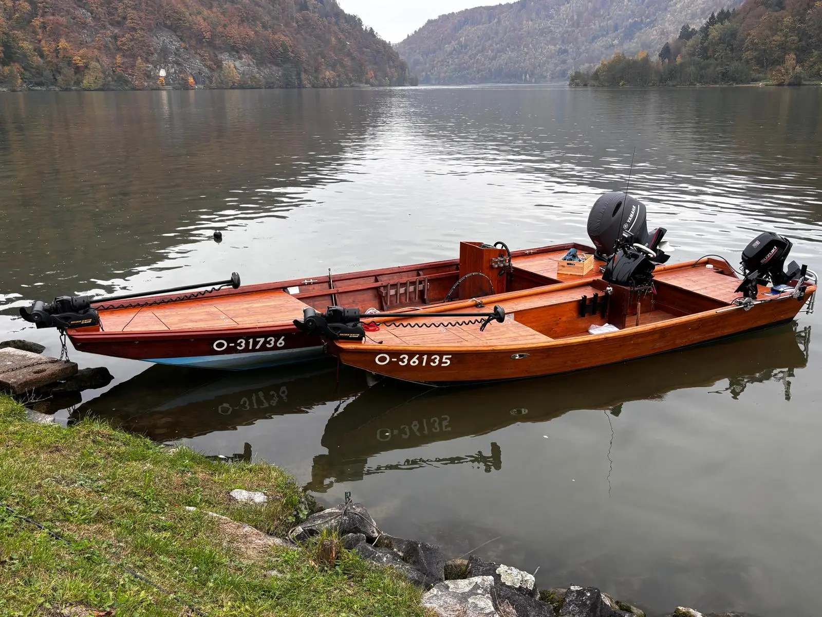 Romantic Zille boat tour through the autumnal Danube valley towards the Schl&ouml;gen Loop