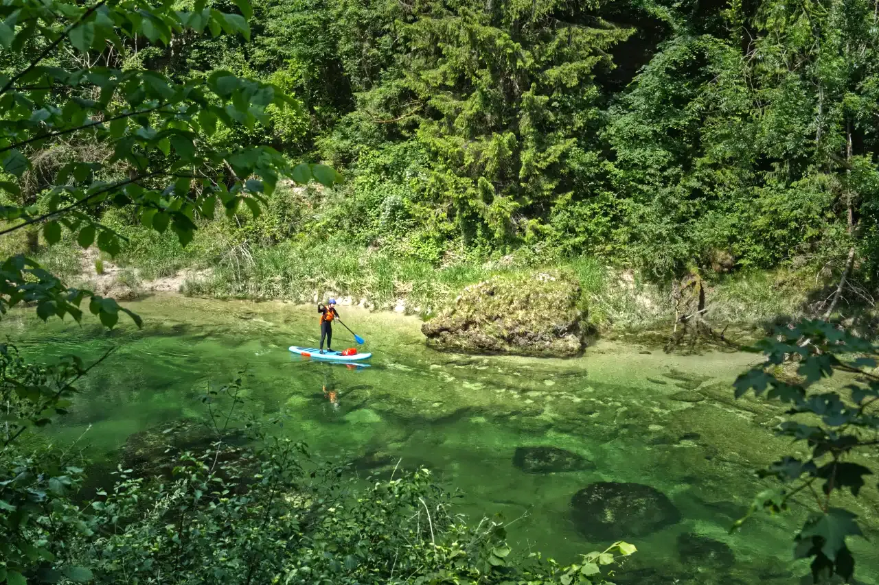 Stand-up paddleboarding on the Traun – perfect for families