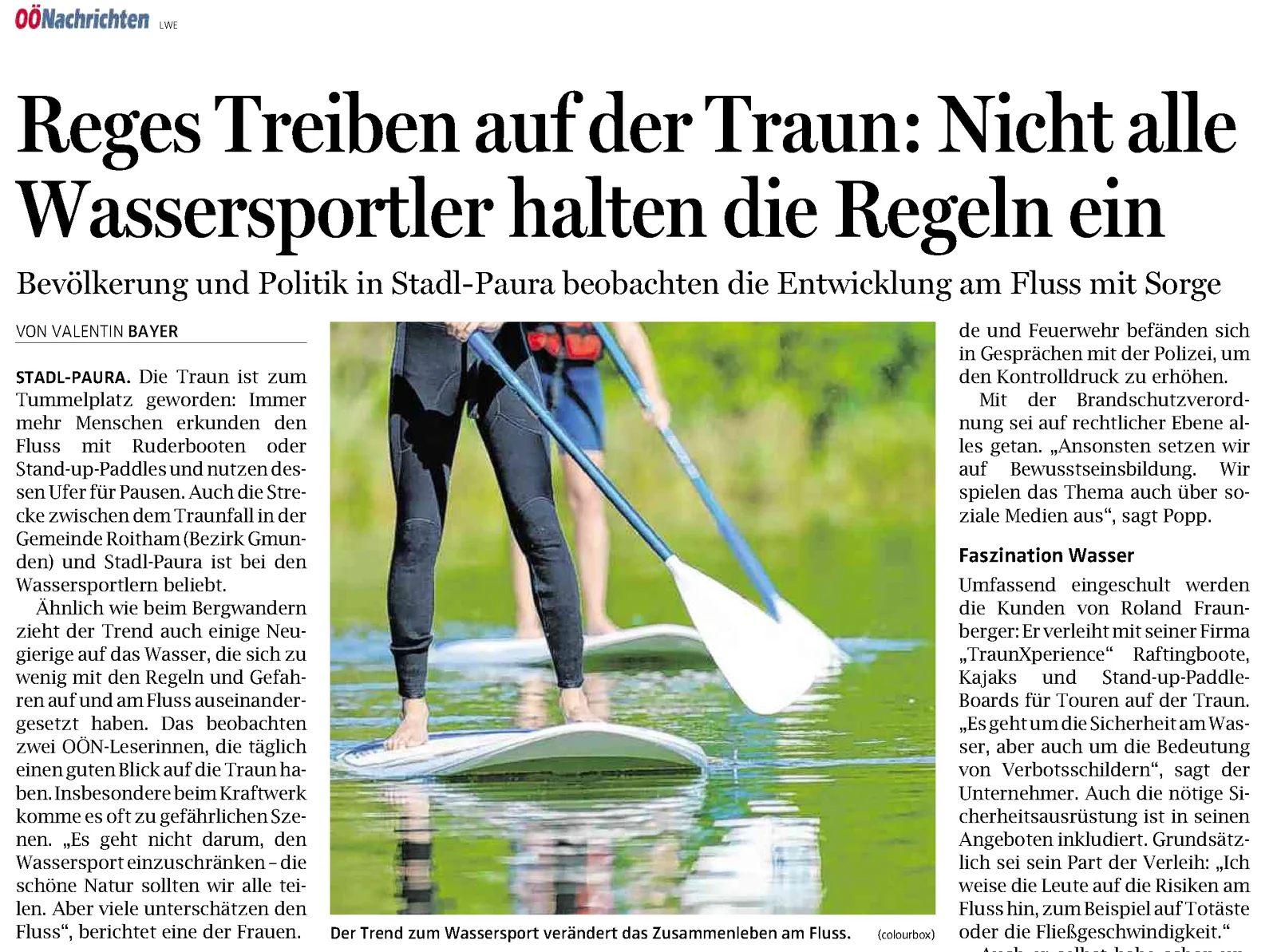 Zeitungsausschnitt der OÖNachrichten vom 26. August 2026 mit der Schlagzeile „Reges Treiben auf der Traun: Nicht alle Wassersportler halten die Regeln ein“ und einem Foto einer Stand-up-Paddlerin auf der Traun
