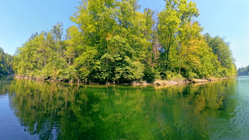 Paddlers in the Traun Gorge in the Natura 2000 protected area